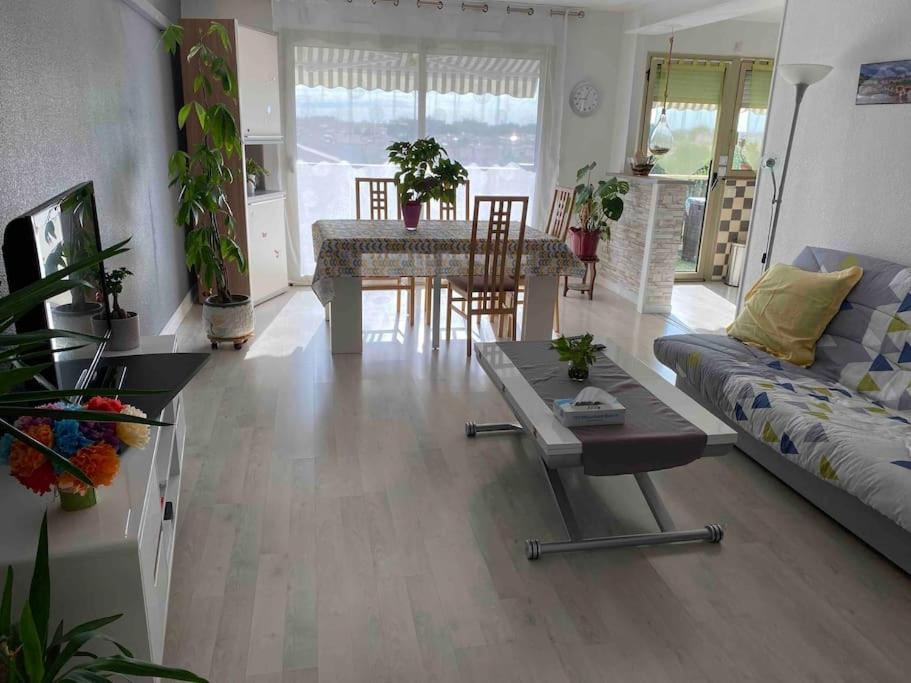 Appartement T3 Centre A 8 Min A Pied Avec Place Parking *